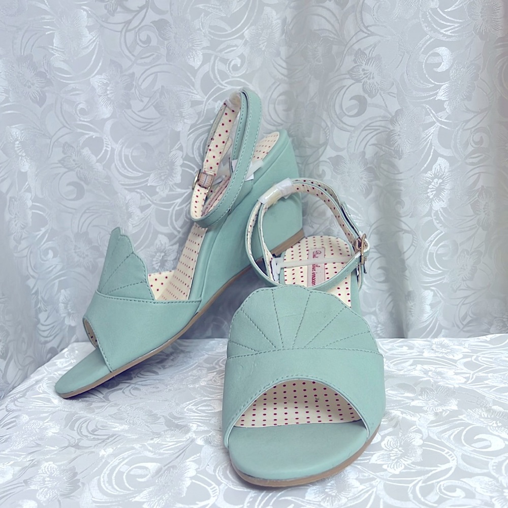 B.A.I.T. Mint Shell Toe Sandal size 8 Retro Pinup style